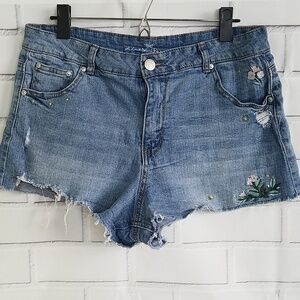 ALMOST FAMOUS | HIGH WAISTED JEAN SHORTS